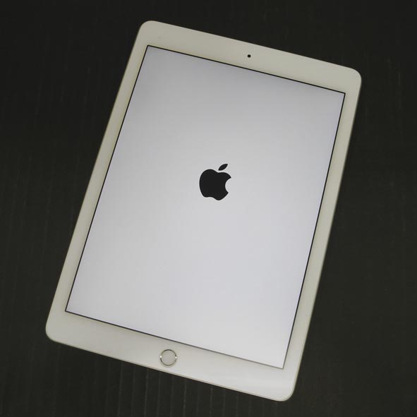 【中古】Apple iPad Pro 9.7インチ Wi-Fiモデル 128GB MLMW2J/A  シルバー【桜井店】