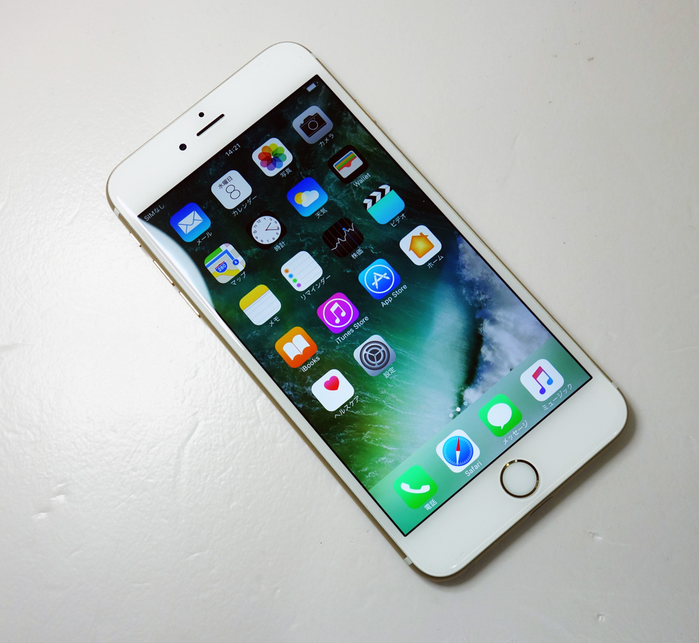 【中古】★ドコモ・画面綺麗で概ね美品でオマケ付です！★docomo Apple iPhone6s Plus 64GB MKU82J/A Gold [163]【福山店】